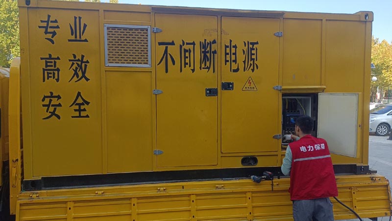 文水柴油发电机组和UPS电源配合使用时，如何避免切换过程中的电力中断？